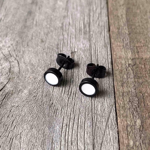 Men's Stud Earrings. - Picture 1 of 4